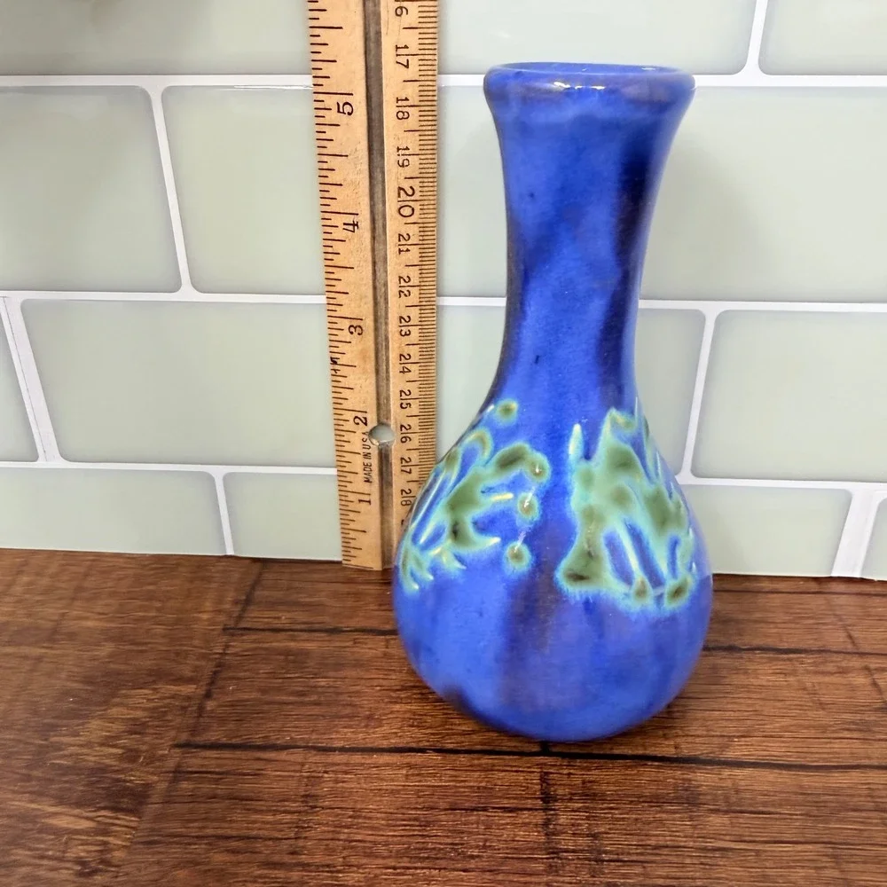 VTG Earthworks Barbados Studio Art Pottery Slender Bud‎ Vase (2006)